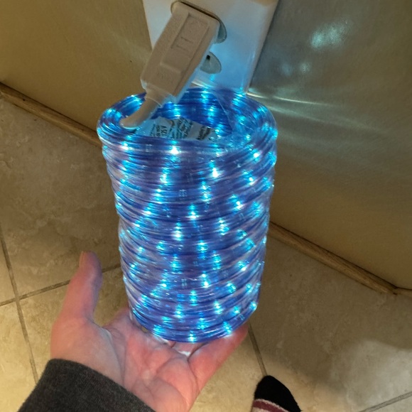 NEW* 2-Holiday Time 18-Foot Blue Crystallized Rope Lights - Picture 4 of 4